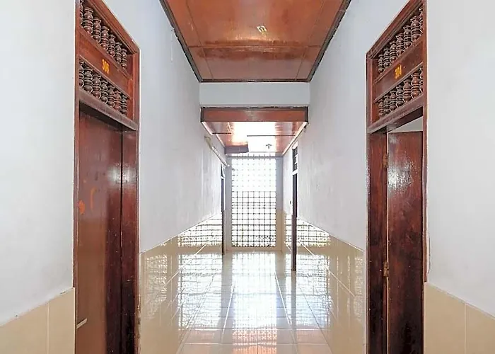 Dewata Indah Mitra Reddoorz Hotel 2*